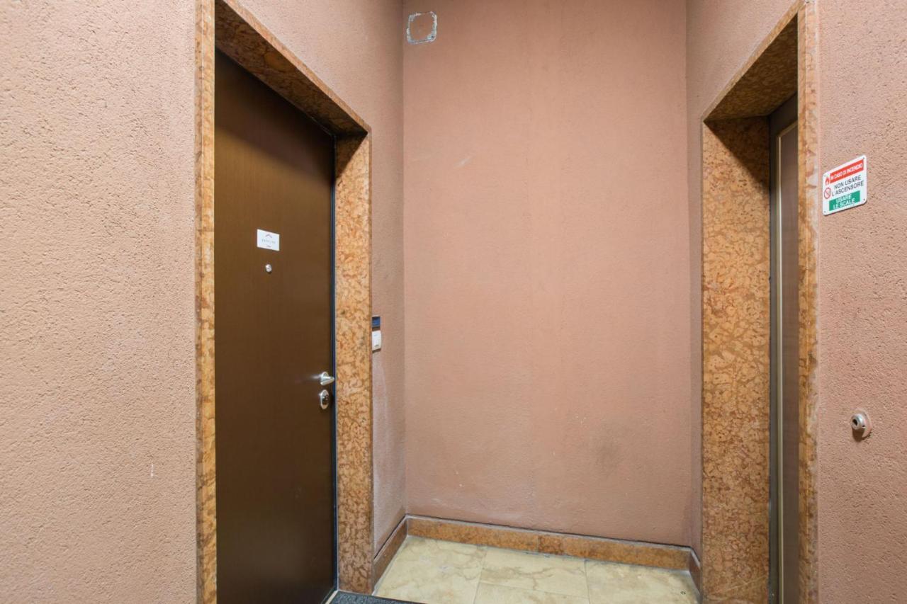 Easylife - Moderno Bilocale In Zona Porta Romana Milan Luaran gambar